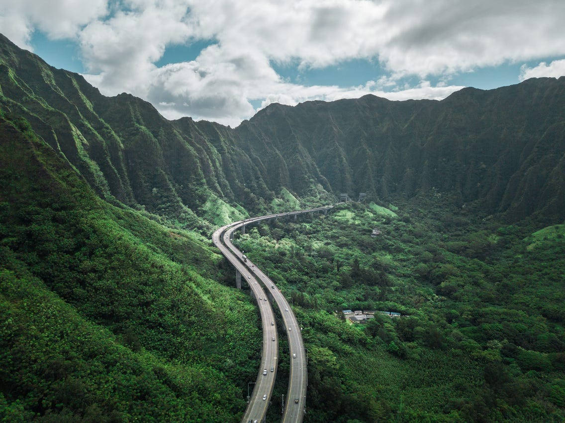 Long Highway In Oahu Background