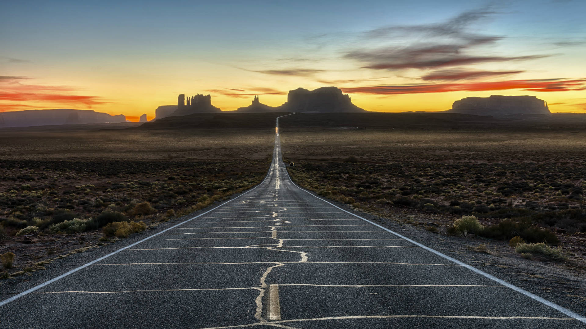 Long Straight Road In Tucson, Arizona Background