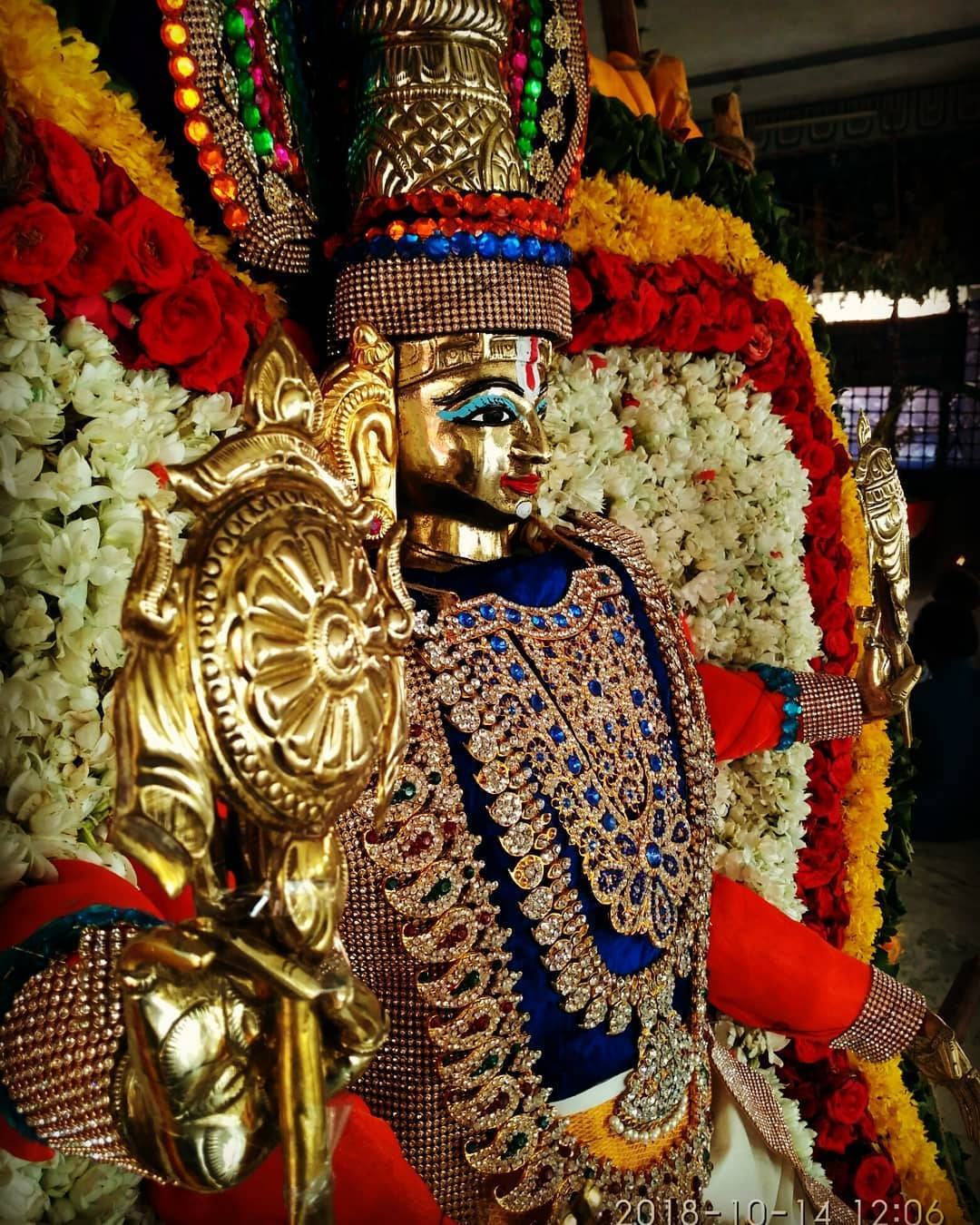 Lord Venkateswara 4k With Gold Background
