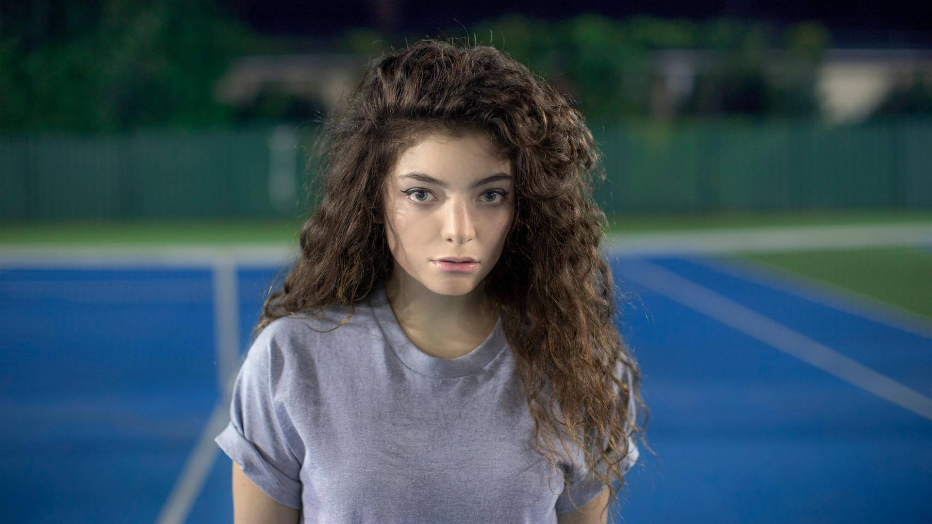 Lorde In Tennis Court