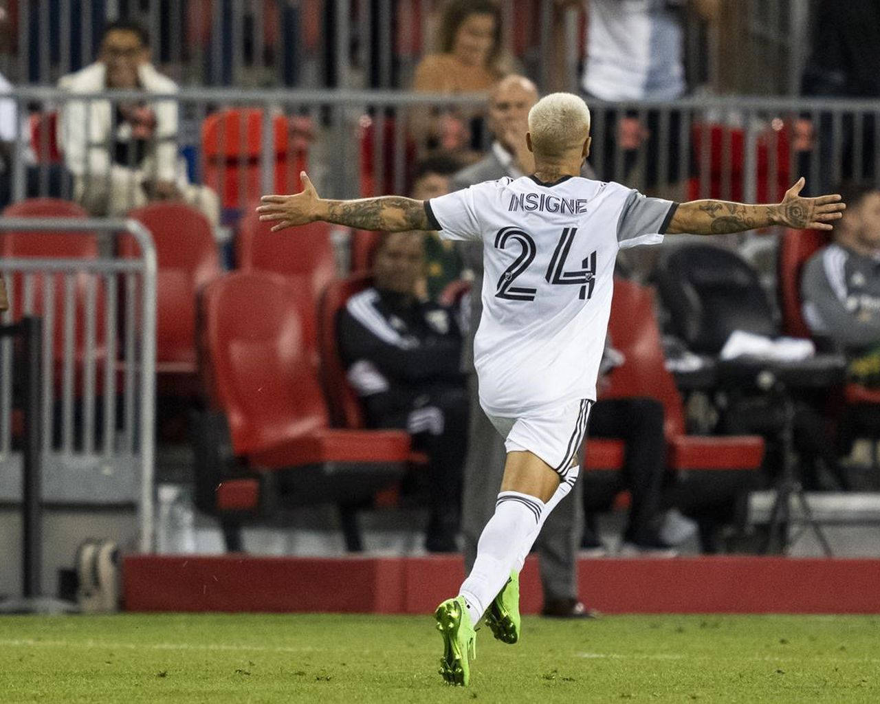 Lorenzo Insigne Toronto Fc Running Celebration Photography