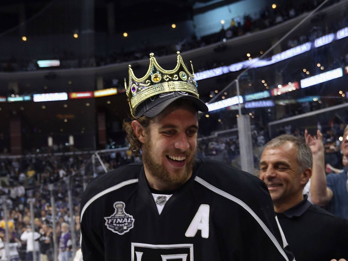 Los Angeles Kings Anze Kopitar With A Crown Background