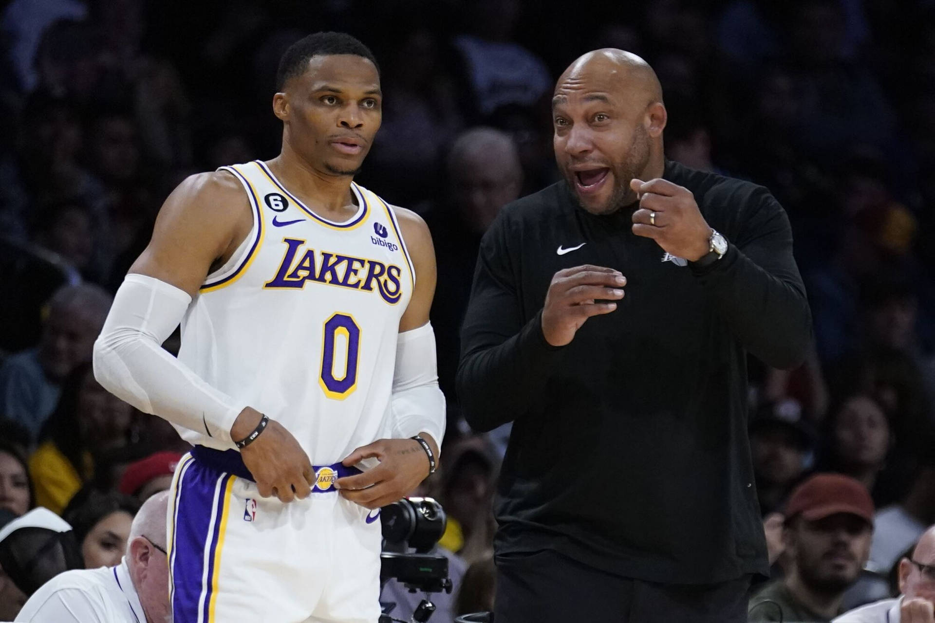 Los Angeles Lakers Stars Darvin Ham And Russell Westbrook In Action. Background