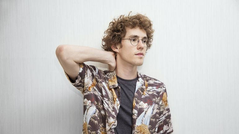 Lost Frequencies Curly Hairstyle Background