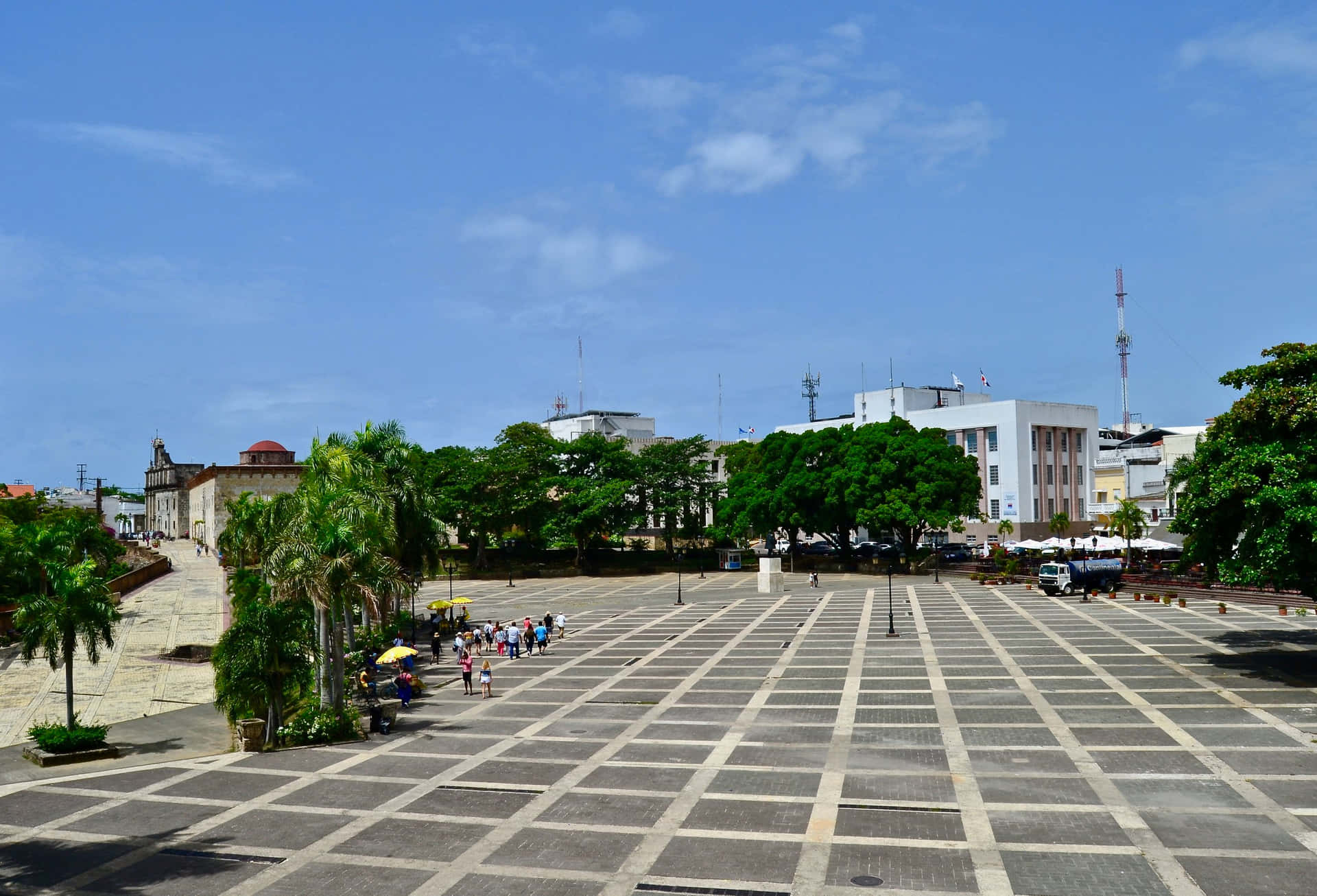 Lot Outside The Alcazar De Colon Museum