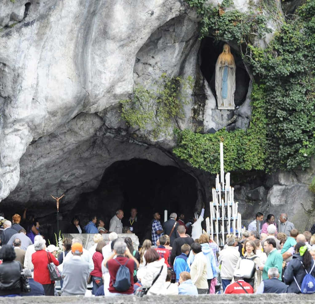 Lourdes Grotto Pilgrims Gathering.jpg Background