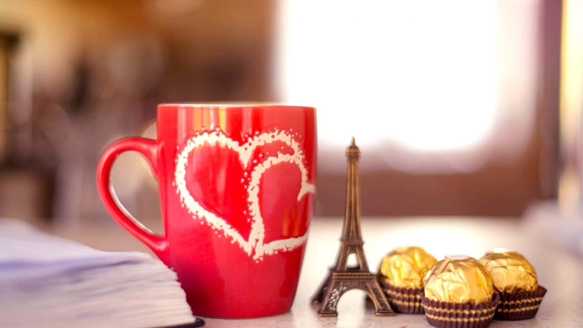 Love In Paris: An Unforgettable Experience Background