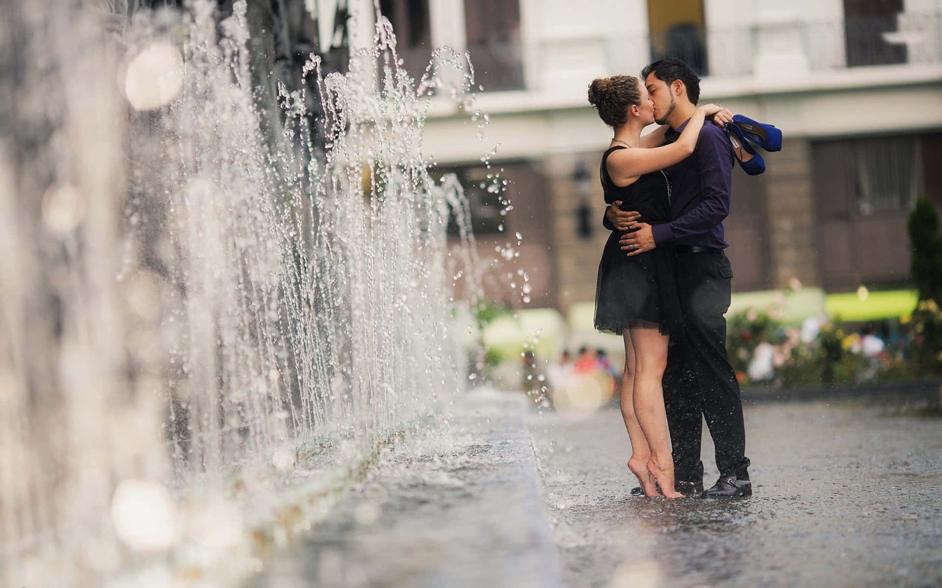 Love Kiss Fountain Glory Couple