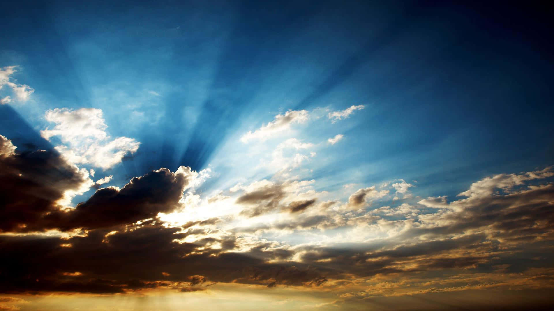 Lovely Clouds With Sun Rays