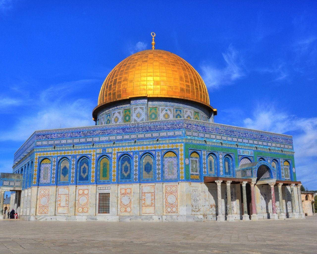 Lovely Day Dome Of The Rock Background