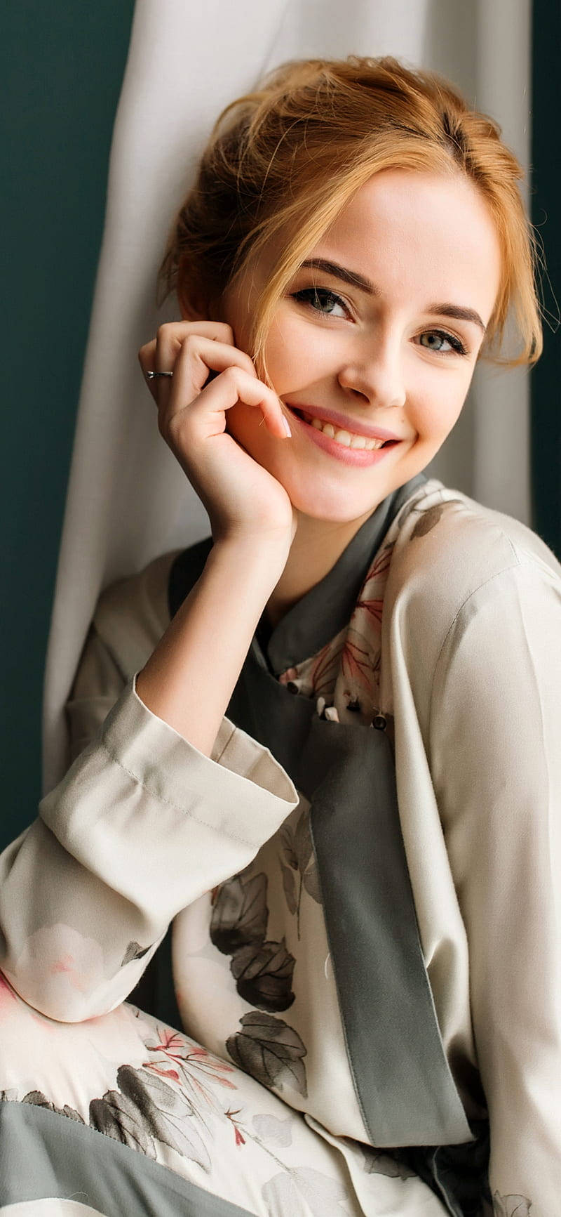 Lovely Girl With A Cute Smile Background