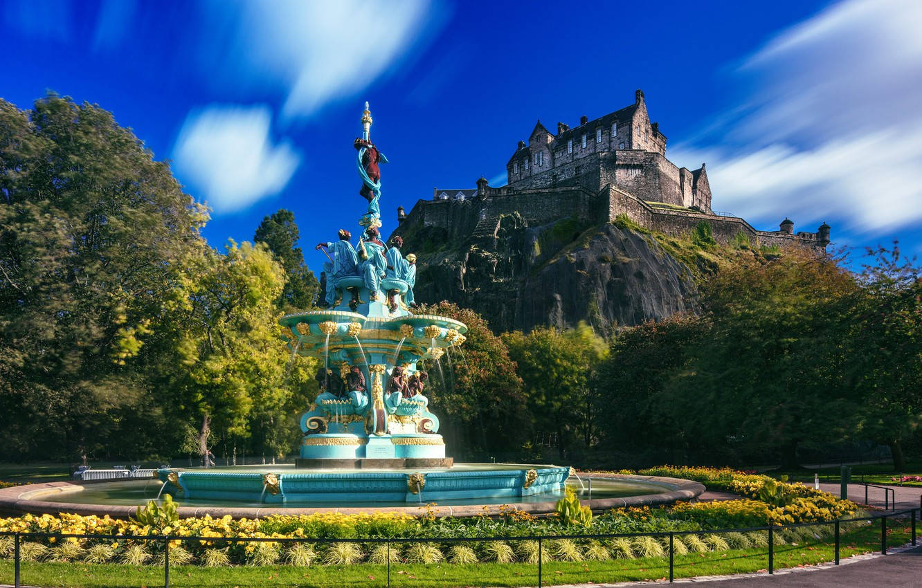 Lovely Skyline At The Ross Fountain In Edinburgh Castle Background