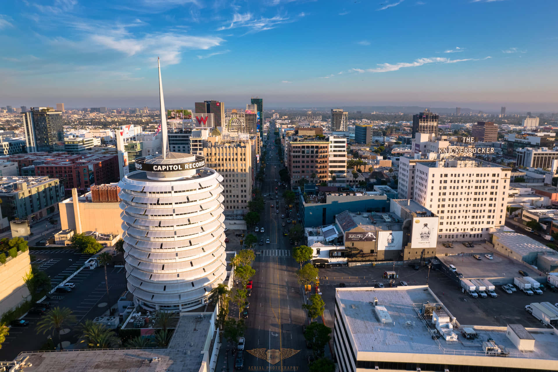 Lovely Vista Of Capitol Records Building Background