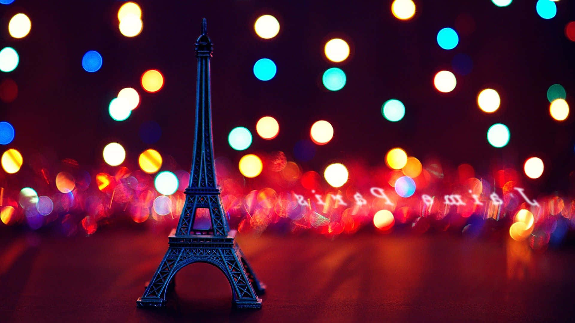 Lovers In Paris Share A Special Moment Background