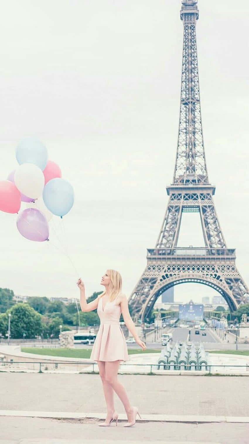 Lovers In The City Of Love Background
