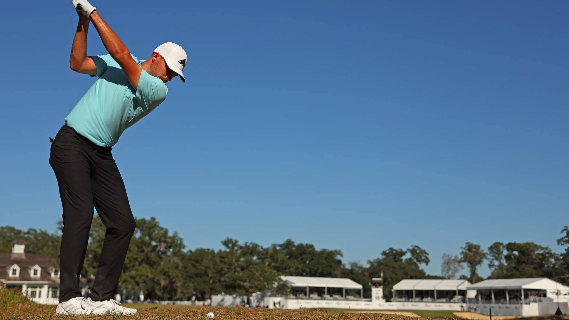 Low-angle Shot Of Aaron Wise Background