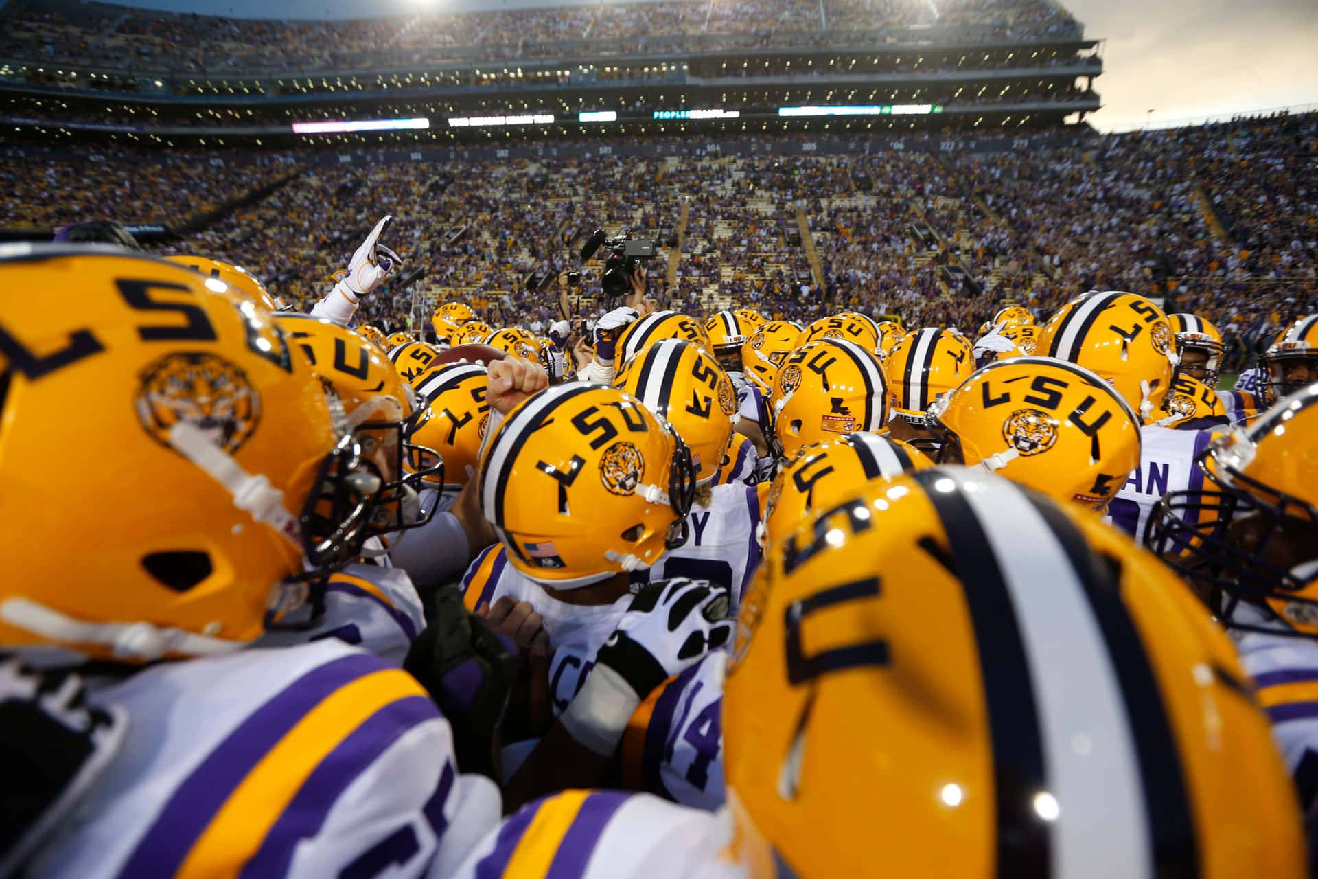 Lsu Football Clumped Together Background