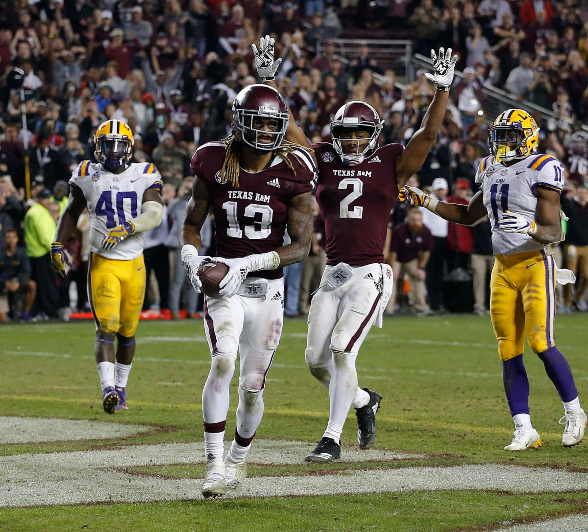 “lsu Football – Representing The Heart Of Louisiana” Background