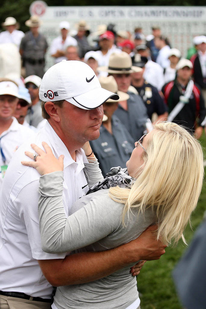 Lucas Glover, Professional Golfer, Embracing His Wife Background