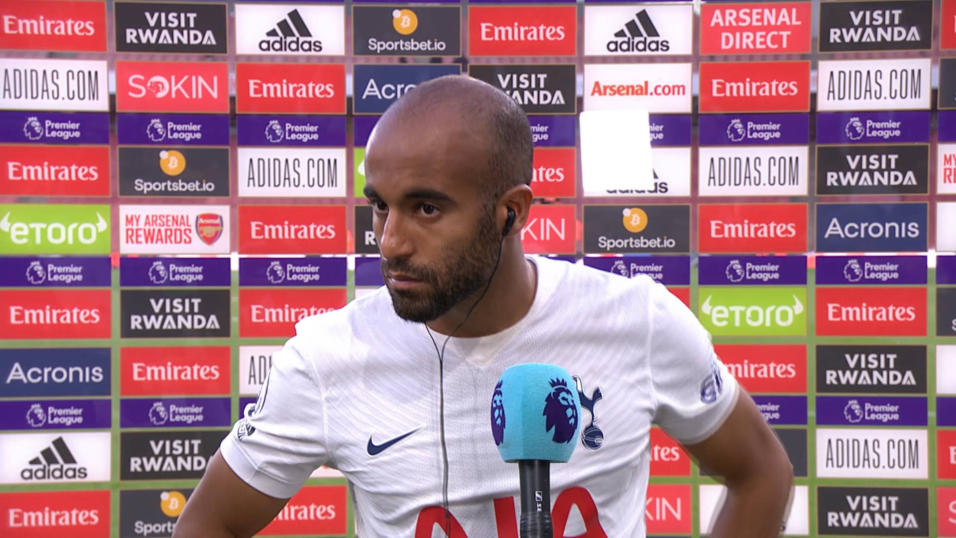 Lucas Moura Doing An Interview Background