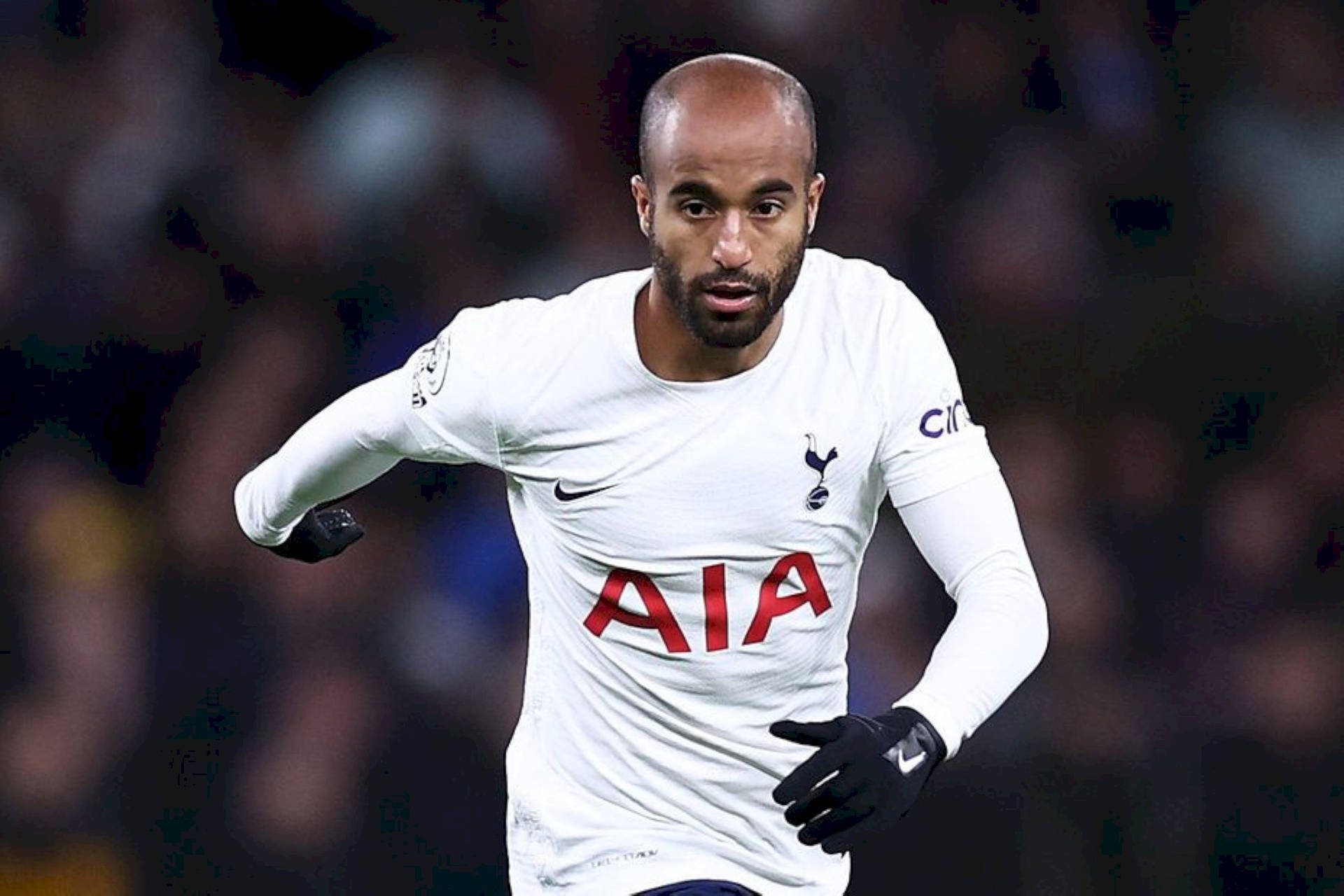 Lucas Moura Running With Gloves