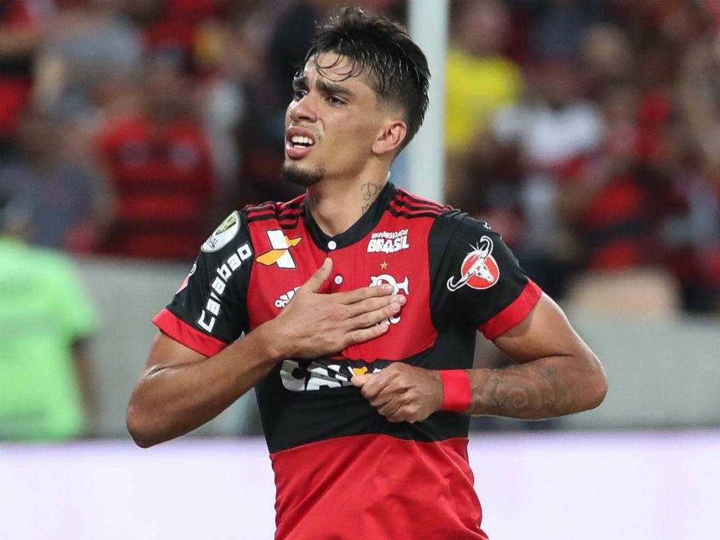 Lucas Paquetá Holding His Chest Background