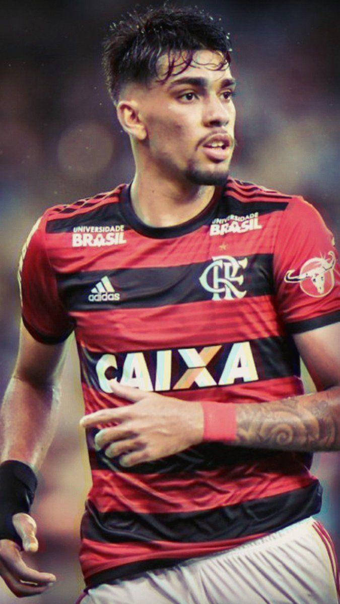 Lucas Paquetá Running Up-close Background