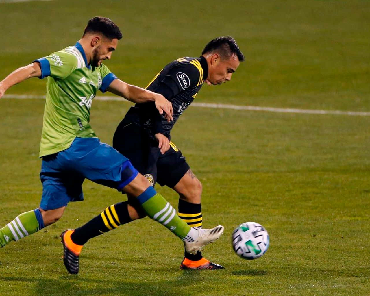 Lucas Zelarayan Against Cristian Roldan Background
