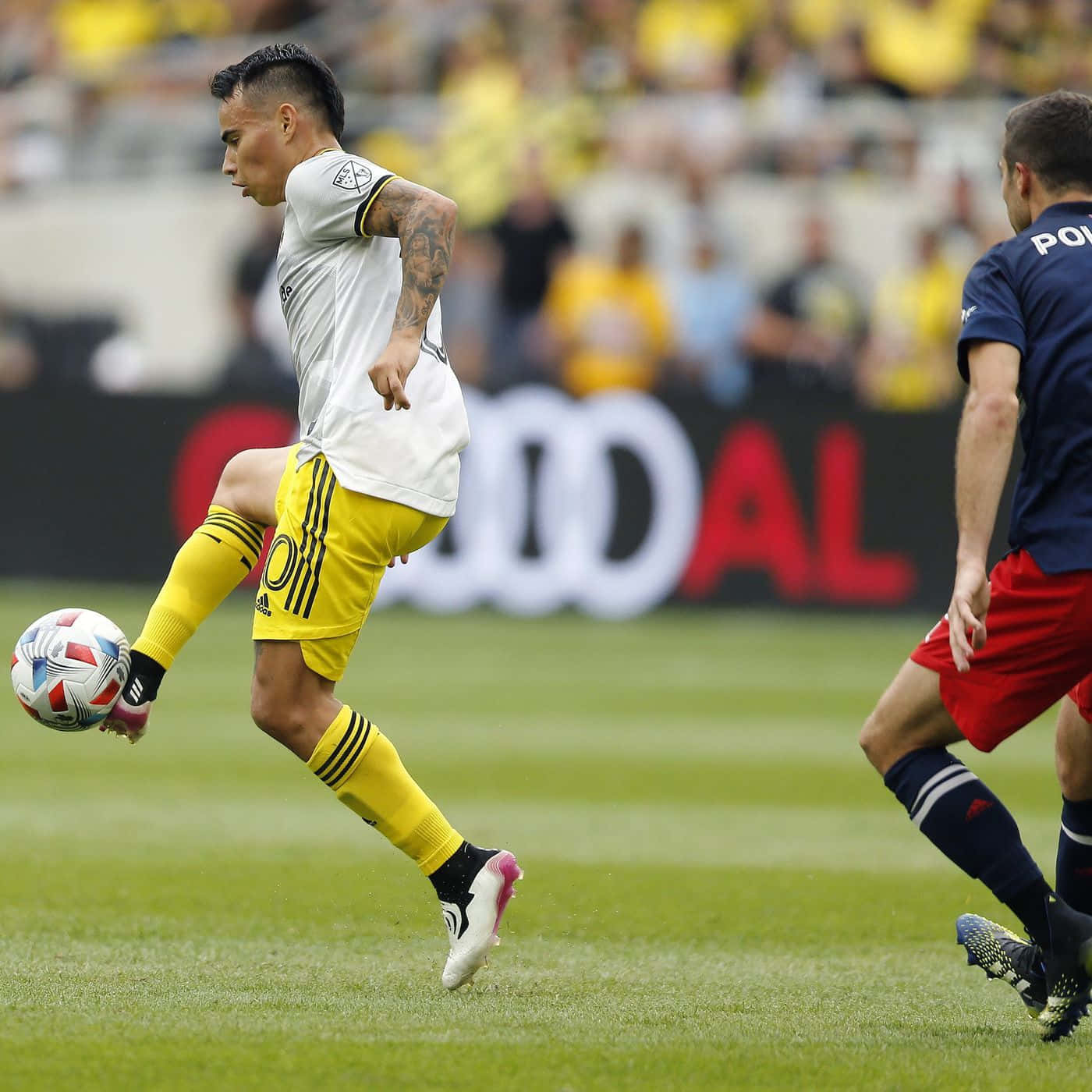 Lucas Zelarayan Hopping With The Ball Background