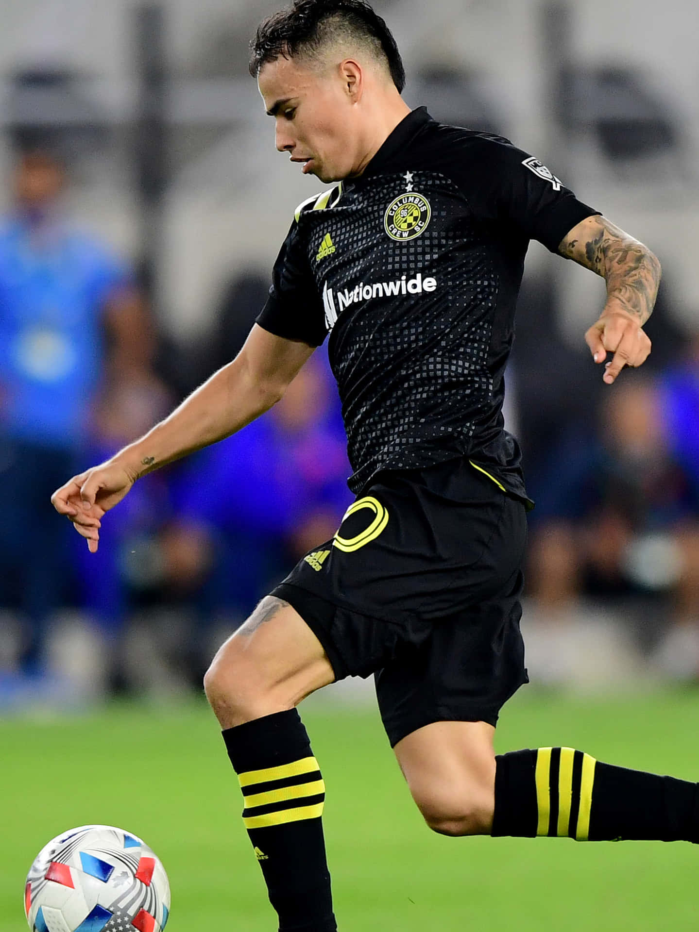 Lucas Zelarayan Running With The Ball Background