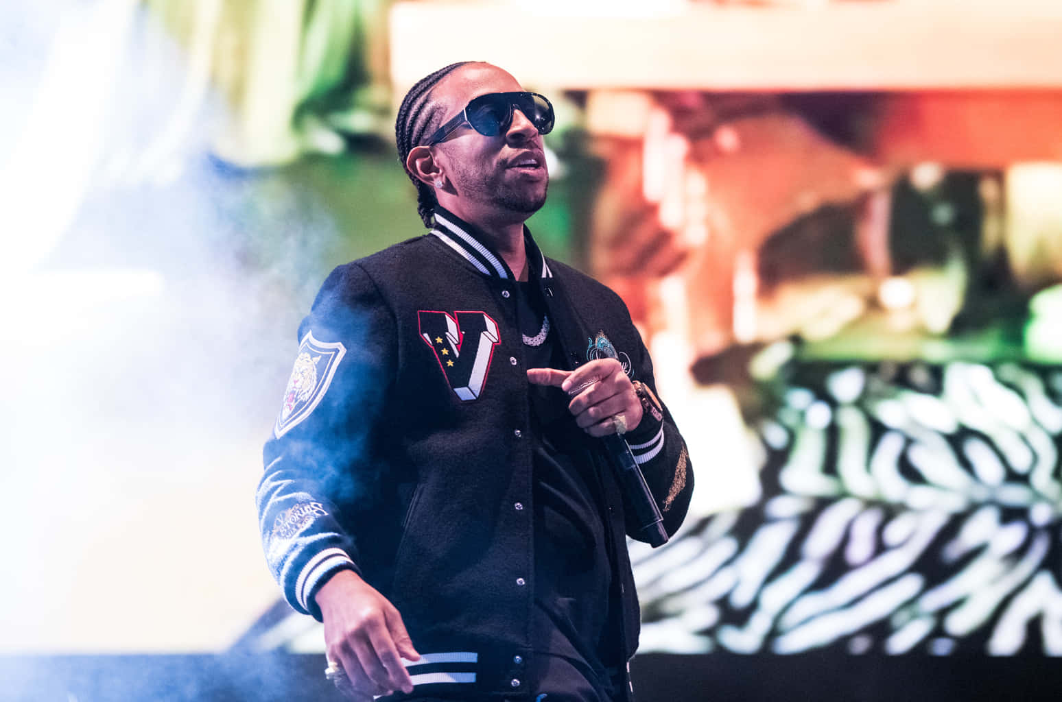 Ludacris Performingon Stage Background