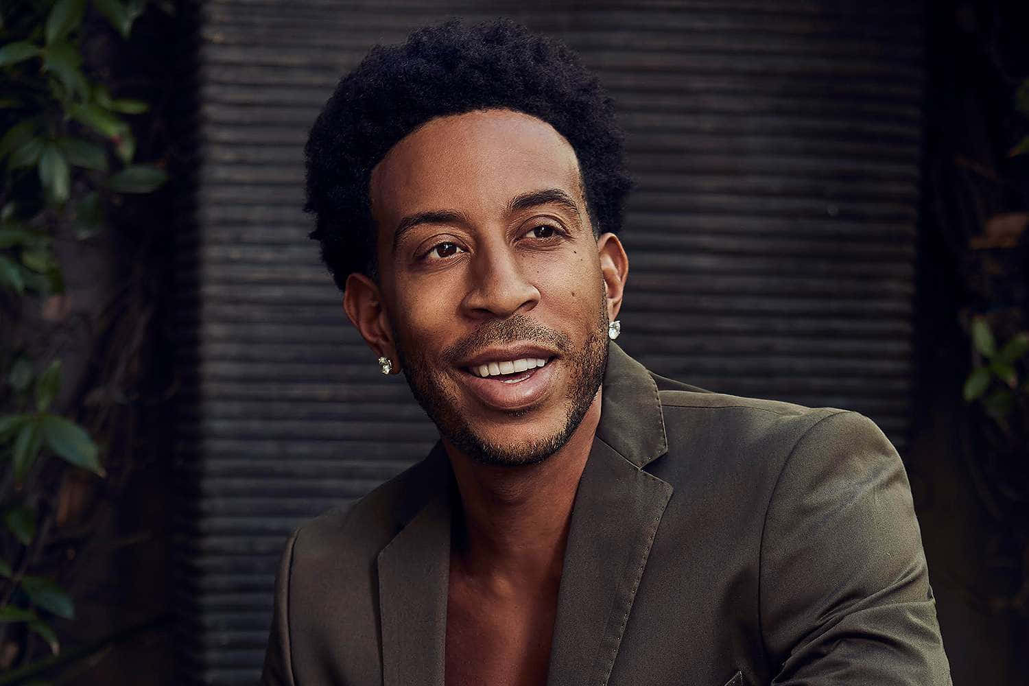 Ludacris Smiling Portrait Background