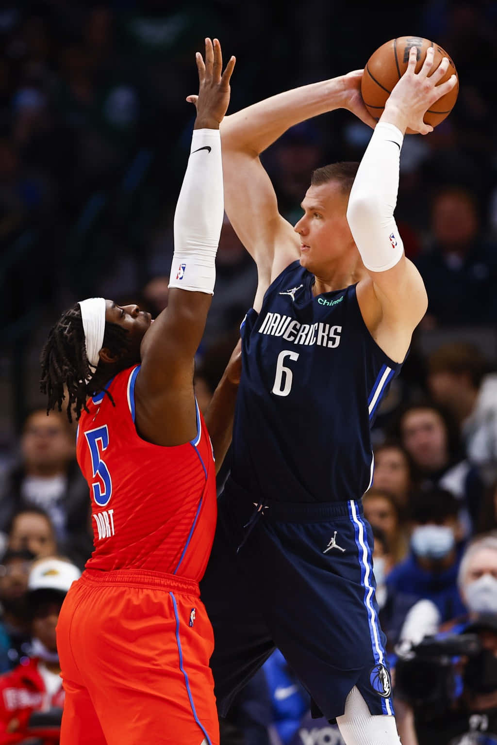 Luguentz Dort Blocking Kristaps Porzingis Background