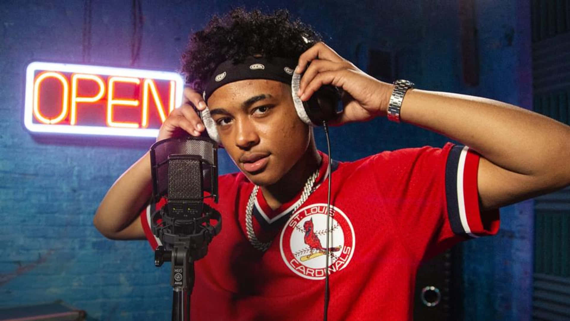 Luh Kel Breaks The Mold Of Traditional R&b With His Unique Sound Background