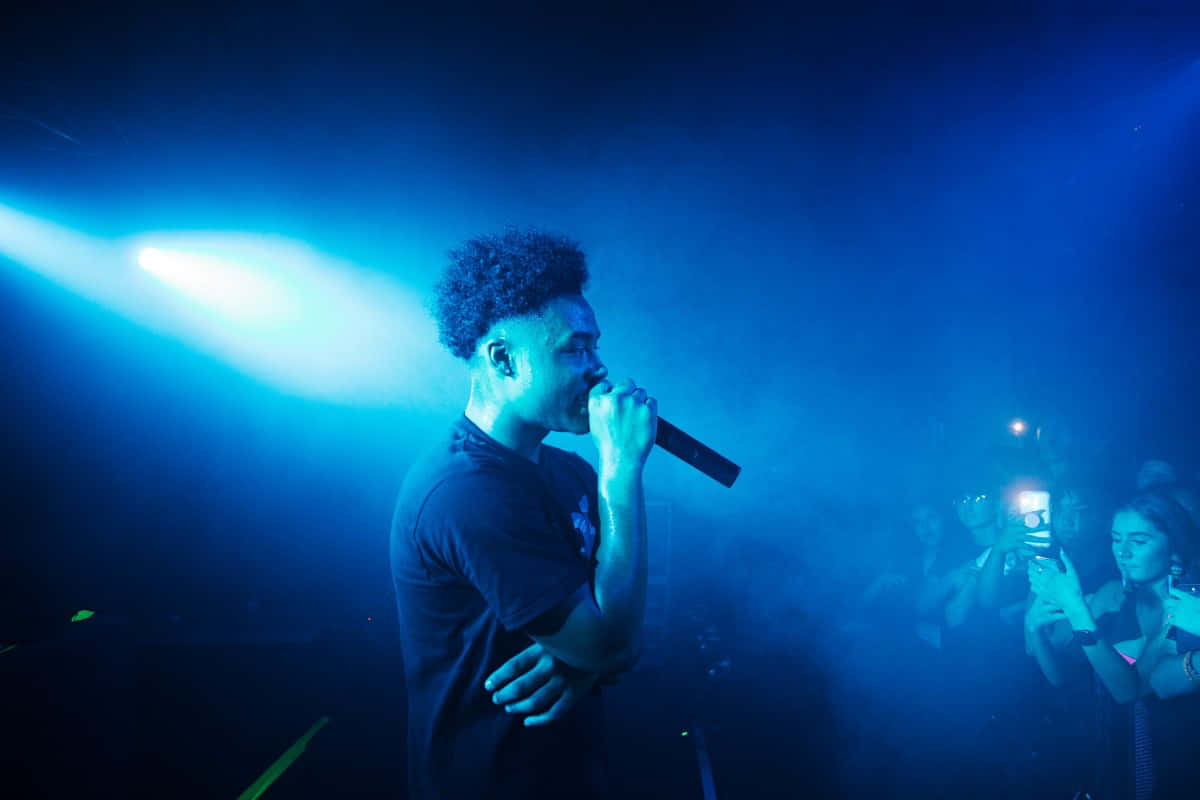 Luh Kel Is Ready To Light Up The Stage. Background