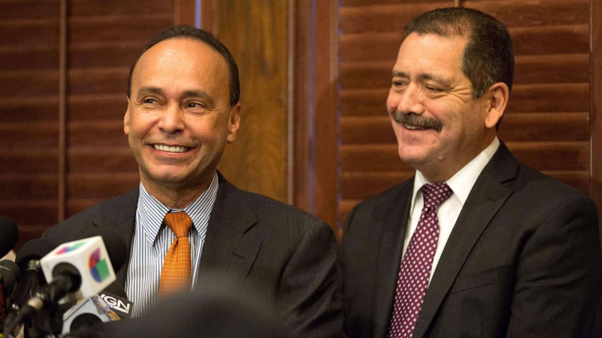 Luis Gutiérrez And Jesús García Background