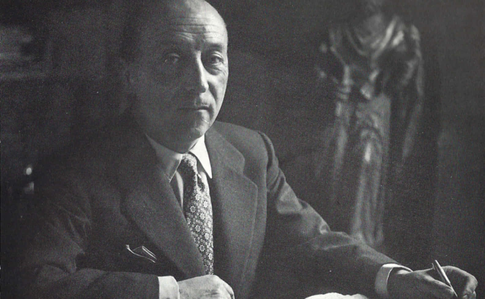 Luis Gutiérrez In Formal Attire Background