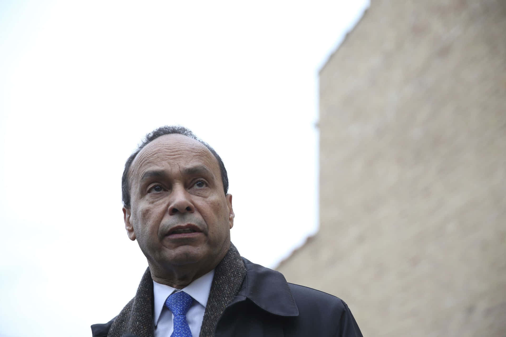 Luis Gutiérrez With A Serious Face Background