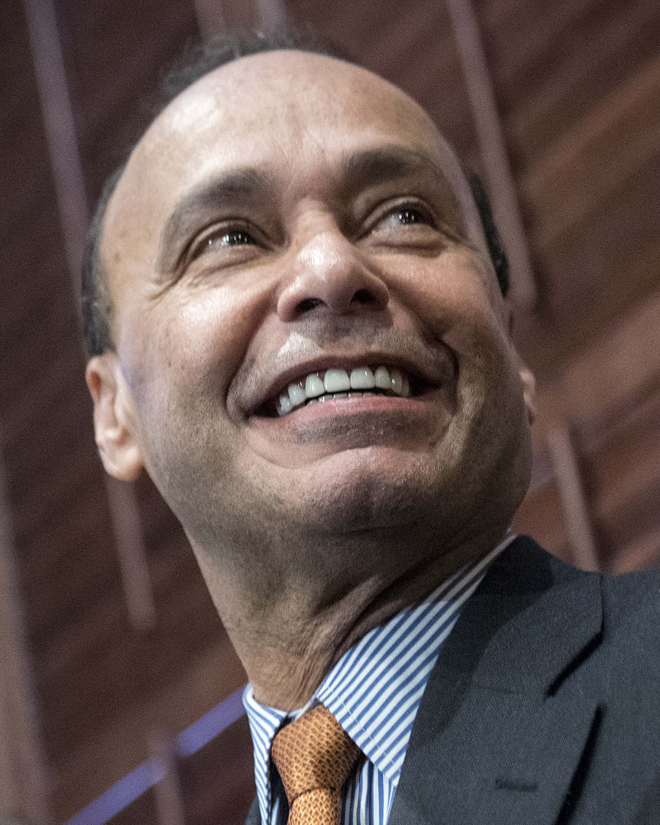 Luis Gutiérrez With Adorable Smile Background