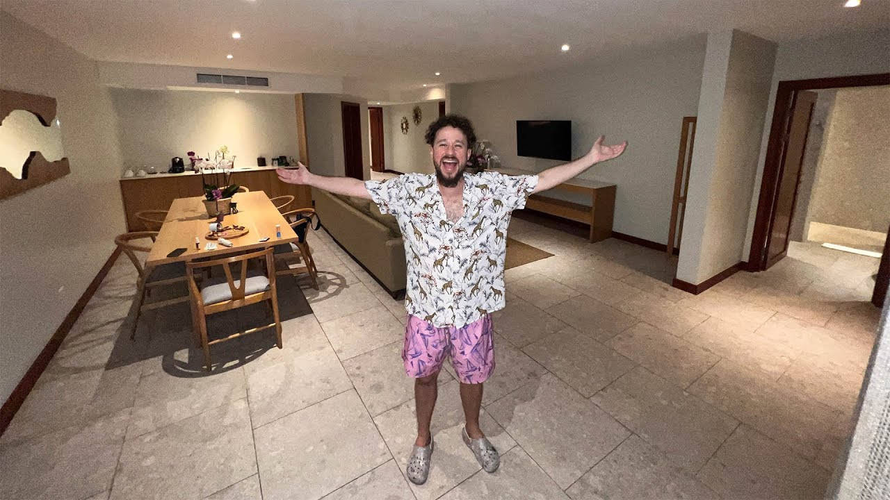 Luisito Comunica Hotel Room Background