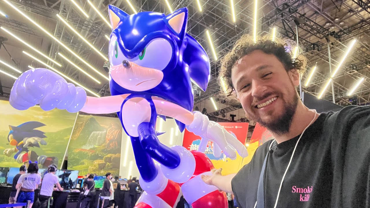 Luisito Comunica With Sonic Background