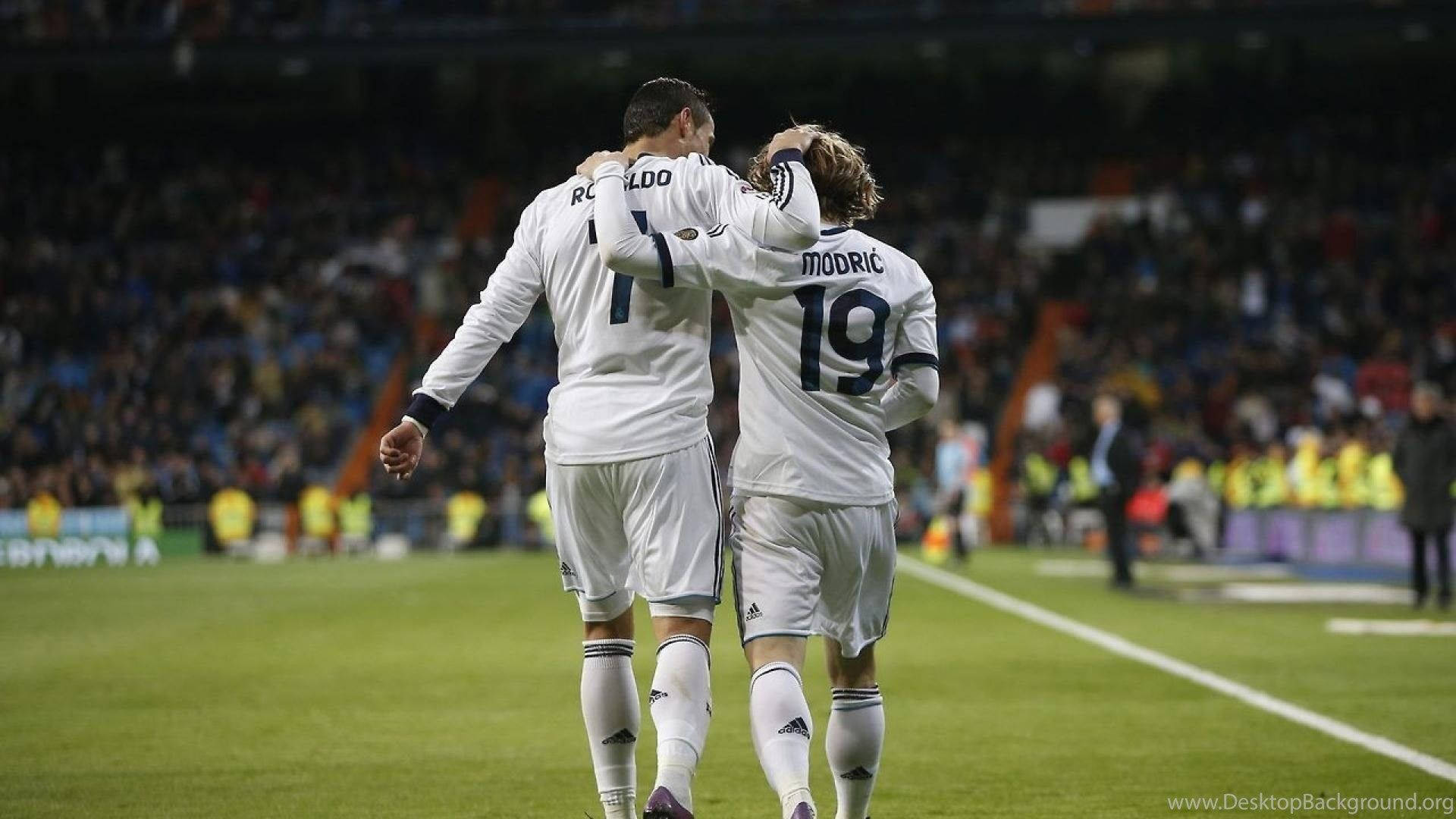 Luka Modric And Cristiano Ronaldo Cool Shot Background