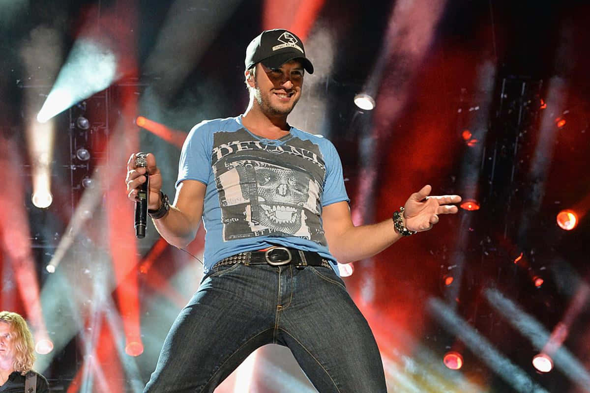 Luke Bryan At The Grand Ole Opry Background
