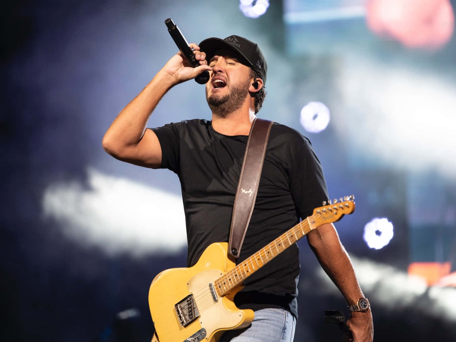 Luke Bryan Performing Live Background