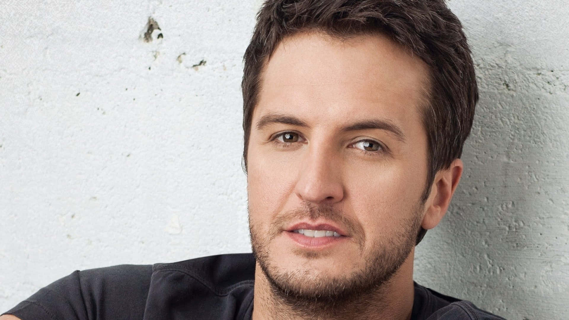 Luke Bryan Sings For His Fans Background