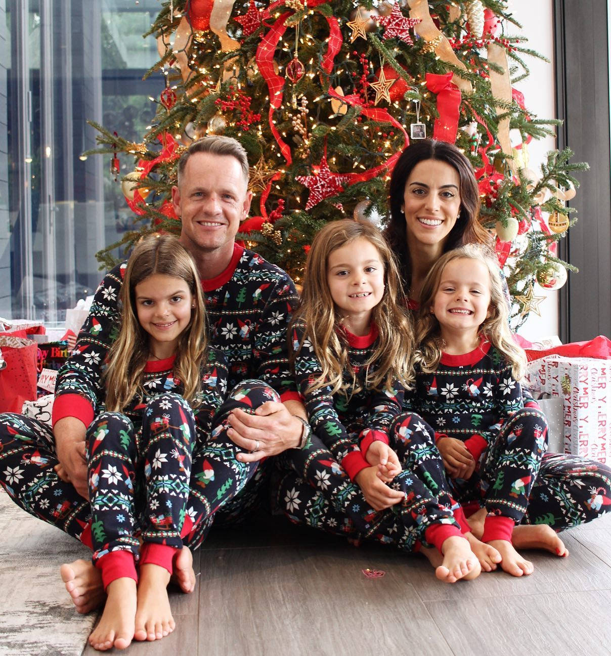 Luke Donald Family Christmas Attire Background