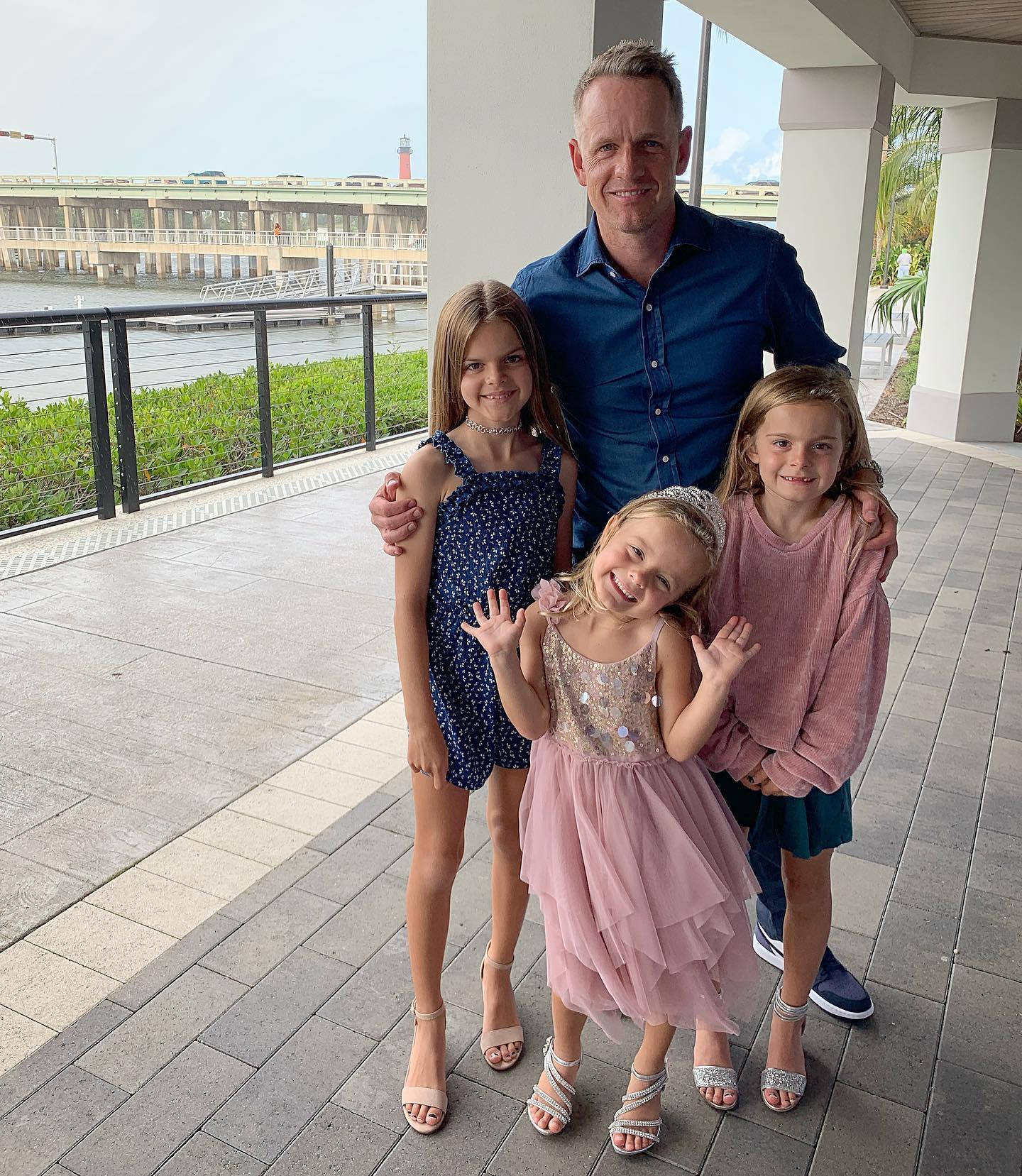 Luke Donald With His Daughters Background