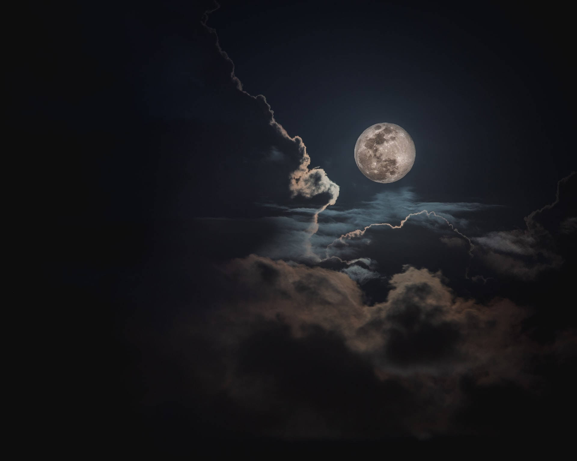 Luna Full Moon Night Clouds Background