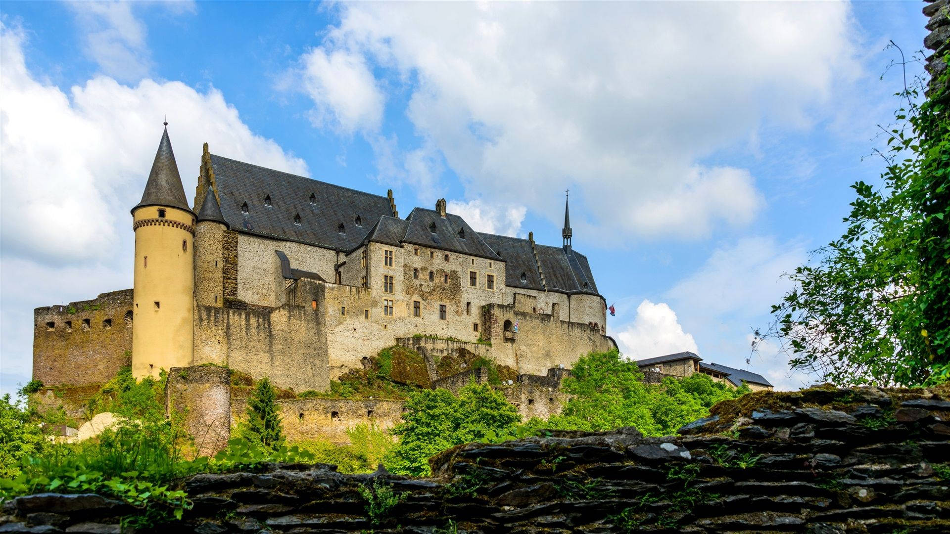 Luxembourg Vianden Castle Street View Background