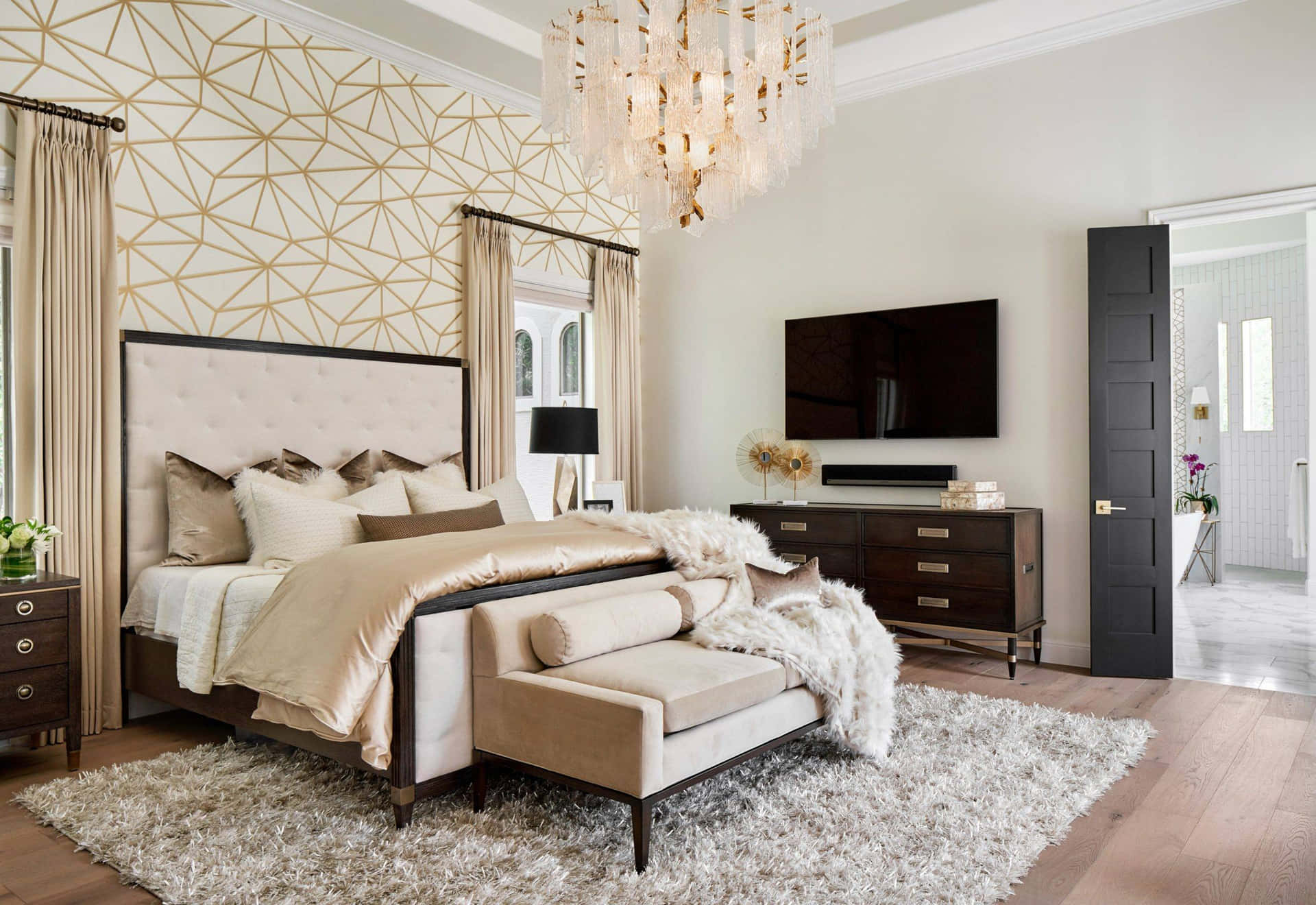 Luxurious Bed Grand Chandeliers